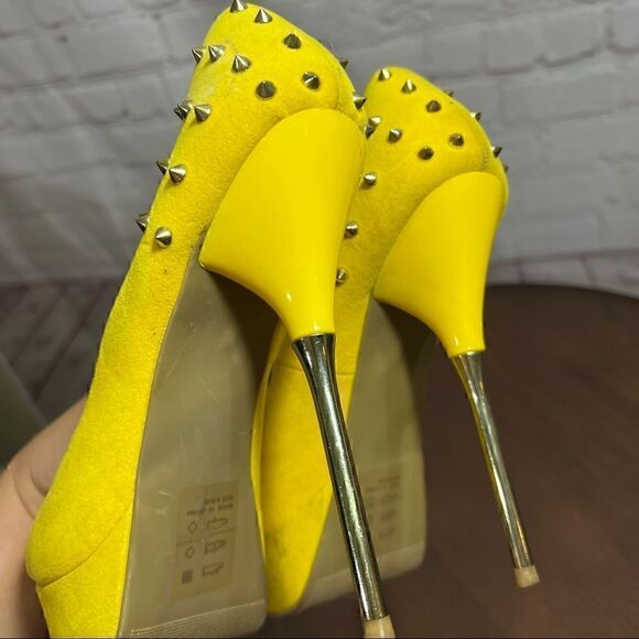 Shoe dazzle yellow suede like studded stiletto pumps GUC 8.5 - Picture 9 of 12
